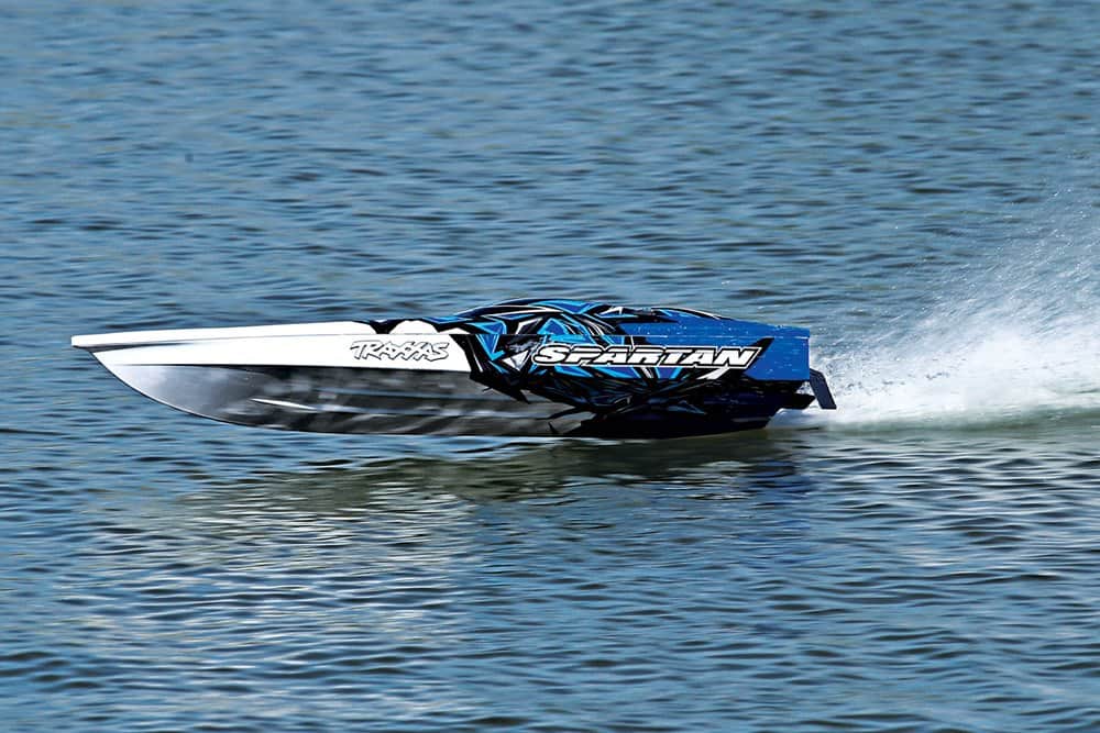 סירת מירוץ דגם ספרטן SR כחולה מוכנה להשטה תוצרת טרקסס