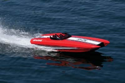 טרקסס דגם M41 ווילד בוי סירת מירוץ קטמרן אדומה