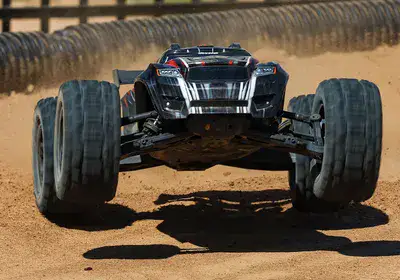 טרקסס סלאג' בלטד החדשה 1/8 הנעה 4X4 אדומה בראשלס מוכן לנסיעה